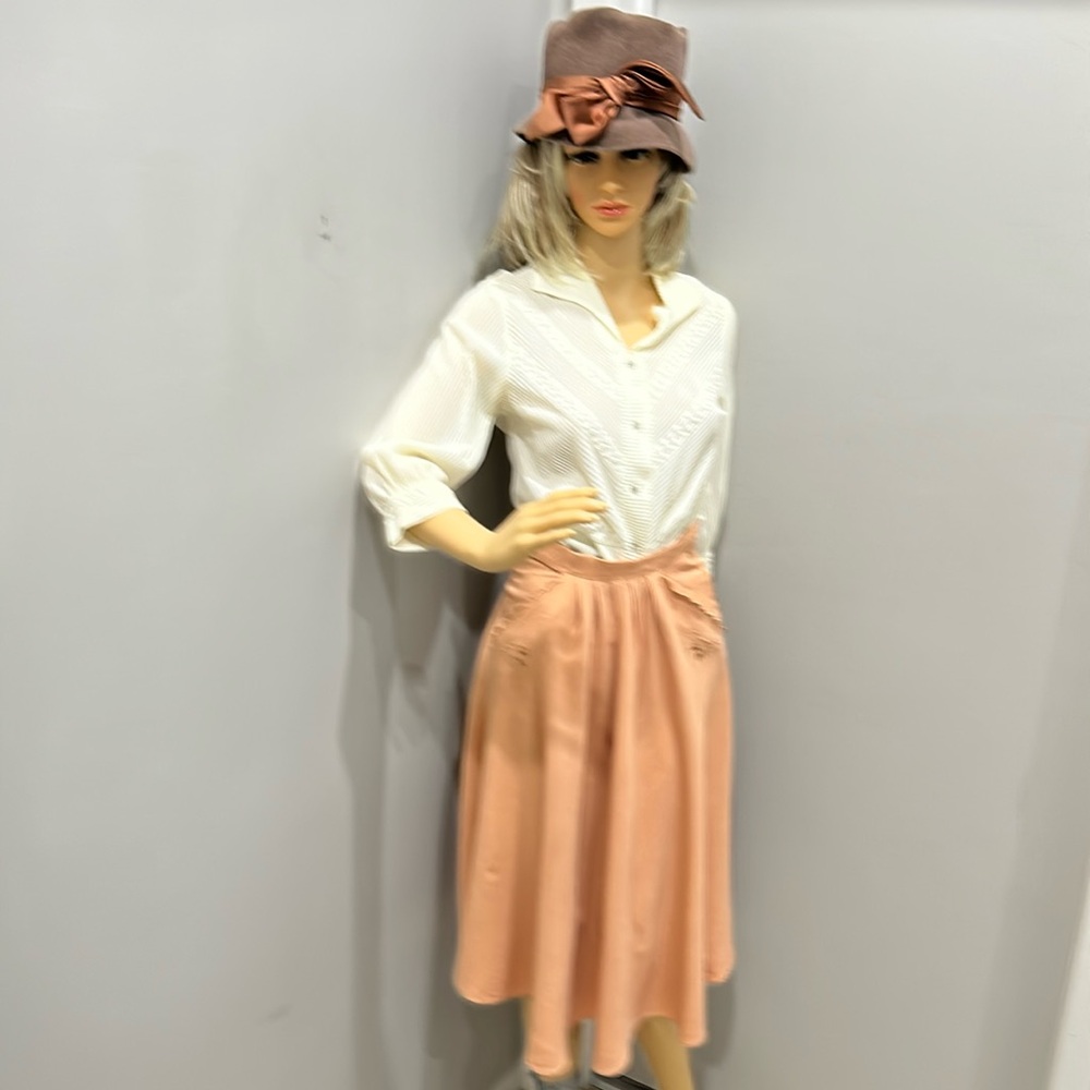 Vintage Garbo of London Coral Flare Pleated Skirt. Size XXS.